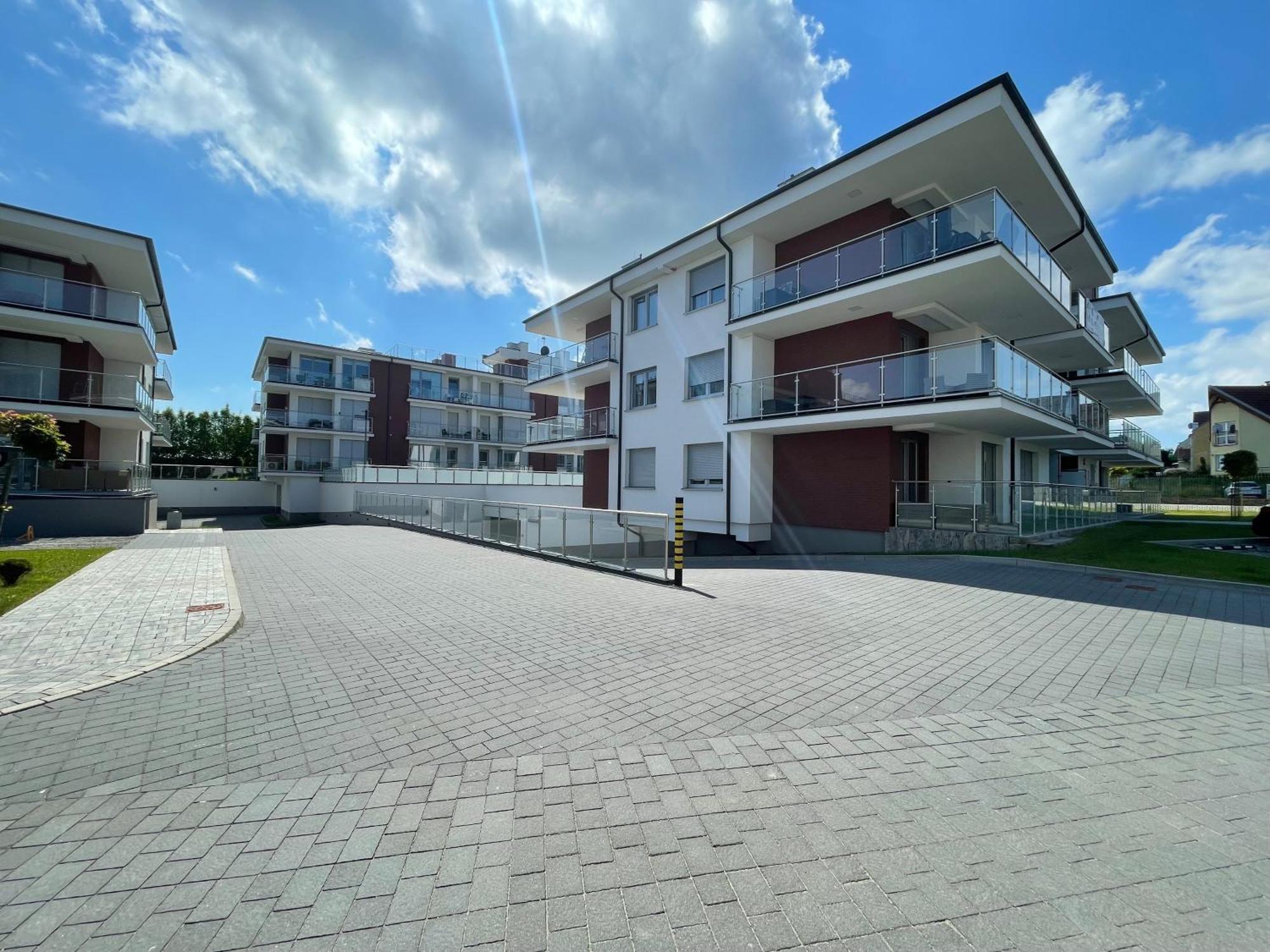 Miodowy Apartament Z Duzym Tarasem W Rewalu, Blisko Morza Exterior foto