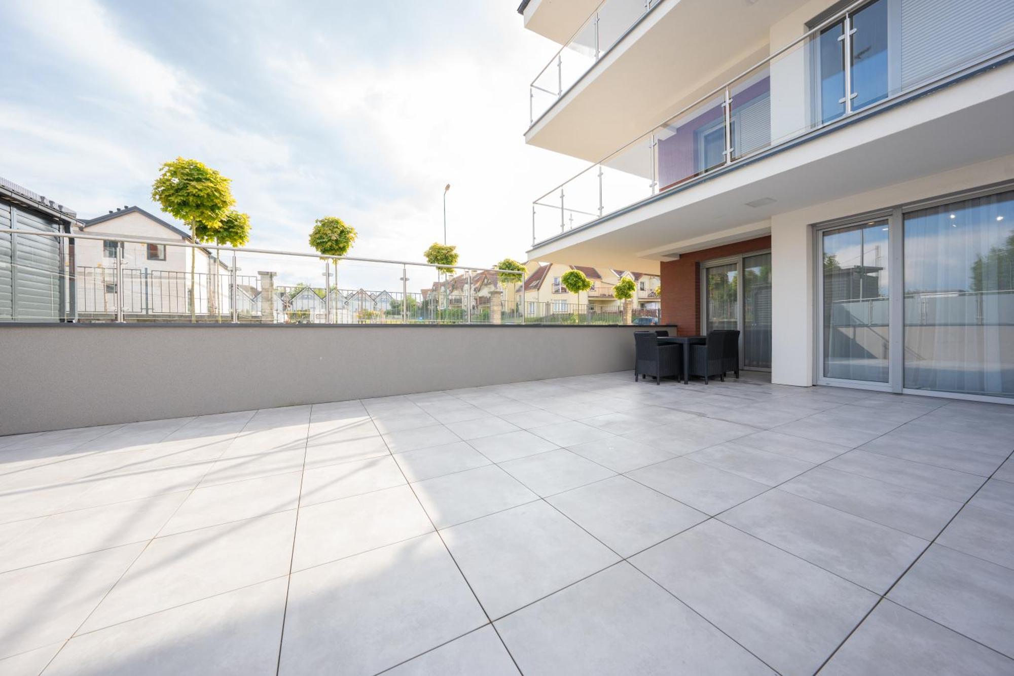 Miodowy Apartament Z Duzym Tarasem W Rewalu, Blisko Morza Exterior foto